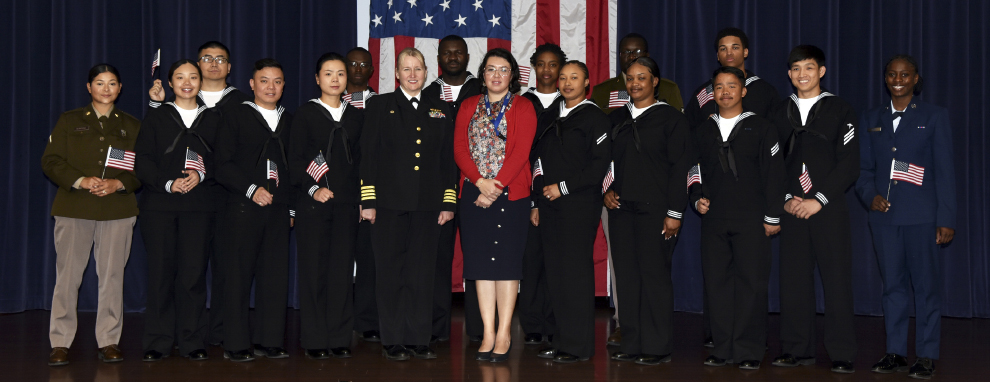 Commanding Officer, NAMRU San Antonio welcomes America’s newest citizens