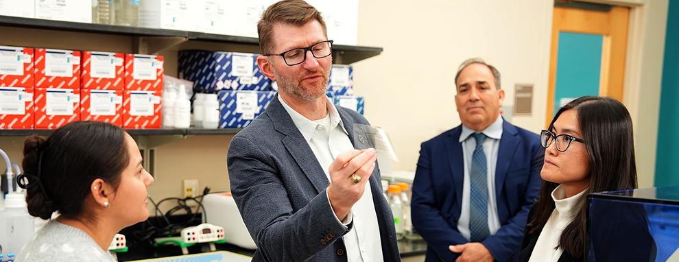 DARPA’s FSHARP program manager visits NAMRU San Antonio, tours research laboratories