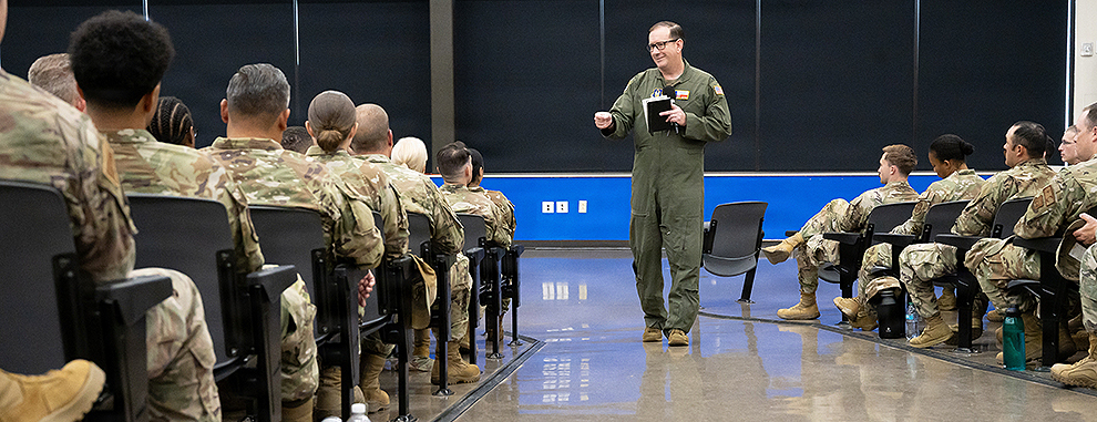 Outgoing 433rd Airlift Wing commander urges Alamo Wing Airmen to 'teach The next generation'